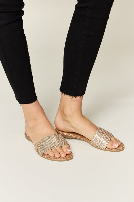 Amor Flat Sandals
